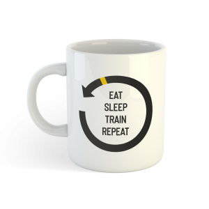 Kubek "Eat Sleep Train Repeat" – Styl wojownika na co dzień