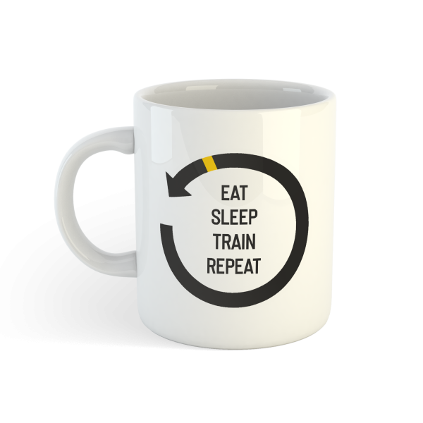 Kubek "Eat Sleep Train Repeat" – Styl wojownika na co dzień