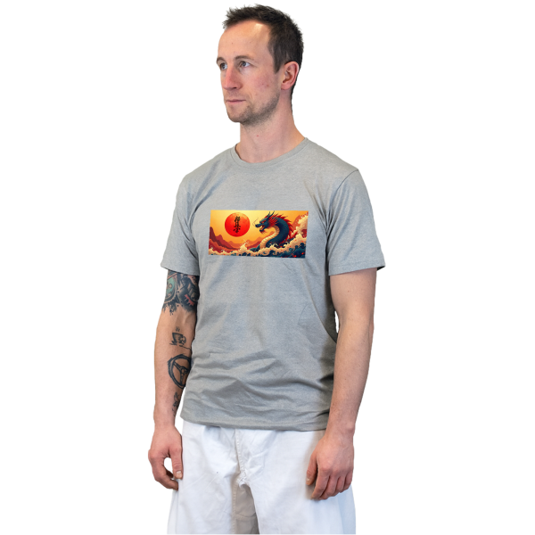 rvharzk6ms-3.png Koszulka Karate Dragon Spirit – smok i wschodzące słońce