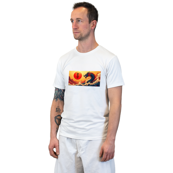 uw4fo3oodd-1.png Koszulka Karate Dragon Spirit – smok i wschodzące słońce